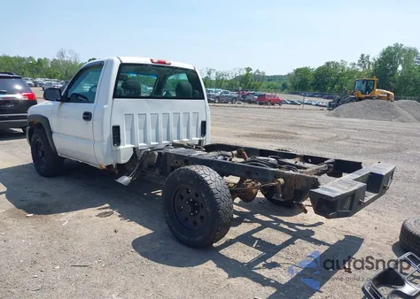2007 GMC Sierra 1500 Classic Work Truck z USA, uszkodzony, nr VIN 3GTEK14X27G222073